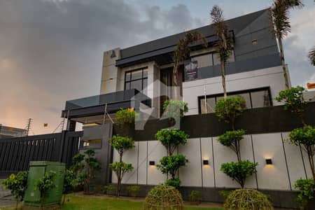 10 Marla Modern House With Luxury Living Solid Construction For Sale
