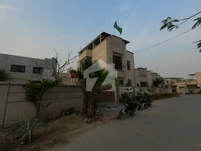صائمہ لگژری ہومز کراچی میں 2 کمروں کا 5 مرلہ مکان 2.1 کروڑ میں برائے فروخت۔ صائمہ لگژری ہومز کراچی میں 2 کمروں کا 5 مرلہ مکان 2.1 کروڑ میں برائے فروخت۔