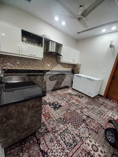 ای ۔ 11 اسلام آباد میں 4 کمروں کا 6 مرلہ مکان 5.75 کروڑ میں برائے فروخت۔