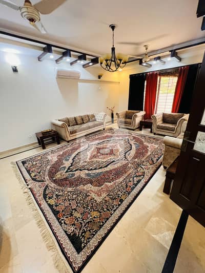 INVESTOR RATE HOUSE FOR SALE SECTOR E 11 2 MADICAL SOCIETY SIZE 16 MARLA
