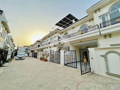 BEAUTIFUL 5M HOUSE FOR SALE ON NEW MODEL TOWN. .
