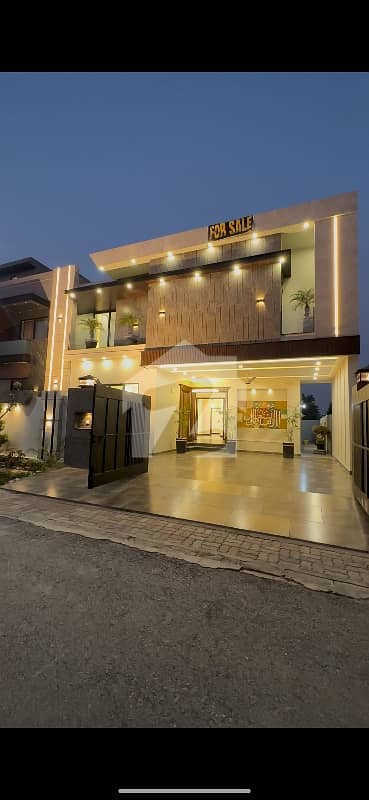 12 Marla Sleek Ultra Modern Ideal Location House