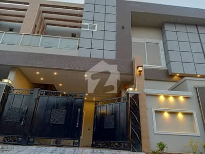 ملتان پبلک سکول روڈ ملتان میں 4 کمروں کا 6 مرلہ مکان 1.55 کروڑ میں برائے فروخت۔