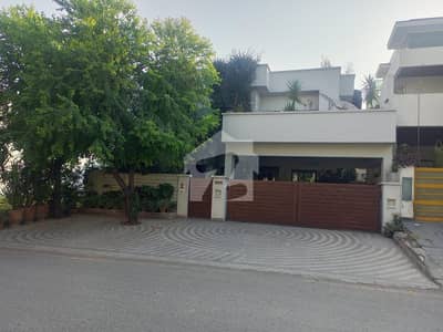 HOUSE FOR SALE E 11 2 SIZE 400 SQ YARDS TOP LOCATION 70 FEET ROAD THIS ON RENTED