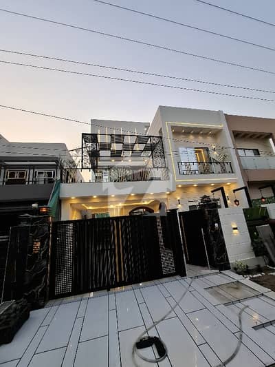 بش ایگزیکٹو ولاز ملتان میں 5 کمروں کا 8 مرلہ مکان 2.85 کروڑ میں برائے فروخت۔ بش ایگزیکٹو ولاز ملتان میں 5 کمروں کا 8 مرلہ مکان 2.85 کروڑ میں برائے فروخت۔