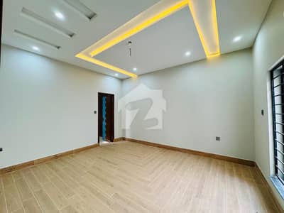 شالیمار کالونی ملتان میں 4 کمروں کا 6 مرلہ مکان 1.9 کروڑ میں برائے فروخت۔