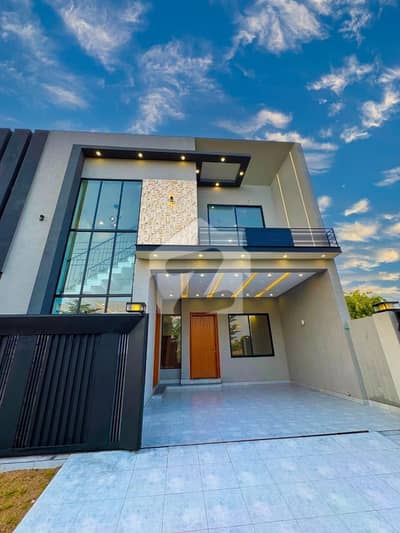 7 MARLA LUXURIOUS PARK FACING HOUSE FOR SALE AT MPS ROAD MULTAN.