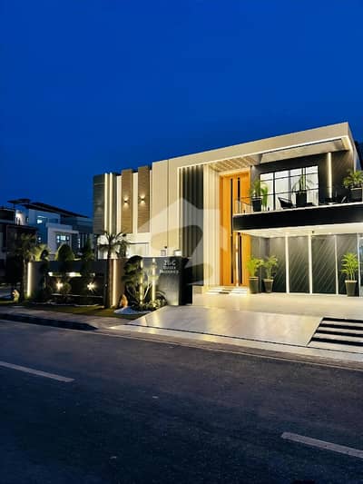 ULTRA-LUXURY CORNER HOUSE | CLASSIC ELEVATION