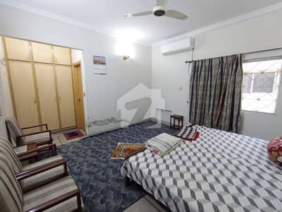Ideal Location 1 Kanal Upper Portion Near Main Road for Rent in Model Town, Lahore Ideal for Comfortable Living