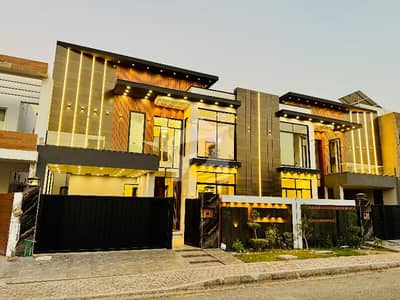 Royal Orchard Multan Sleek Ultra Modern 10 Marla Ideal Location House