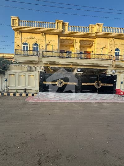 شالیمار کالونی ملتان میں 4 کمروں کا 5 مرلہ مکان 1.45 کروڑ میں برائے فروخت۔