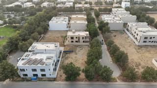 SEMI CORNER 320sq Yd Plot In Precinct-1 Overseas Block Ideal For Residence Or Investment, Call Now!