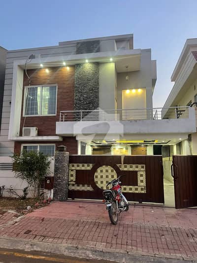 بحریہ ٹاؤن فیز 8 بحریہ ٹاؤن راولپنڈی,راولپنڈی میں 6 کمروں کا 10 مرلہ مکان 1.7 لاکھ میں کرایہ پر دستیاب ہے۔ بحریہ ٹاؤن فیز 8 بحریہ ٹاؤن راولپنڈی,راولپنڈی میں 6 کمروں کا 10 مرلہ مکان 1.7 لاکھ میں کرایہ پر دستیاب ہے۔