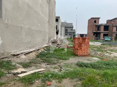 Prime Location Park View City - Pearl Block Residential Plot For sale Sized 5 Marla