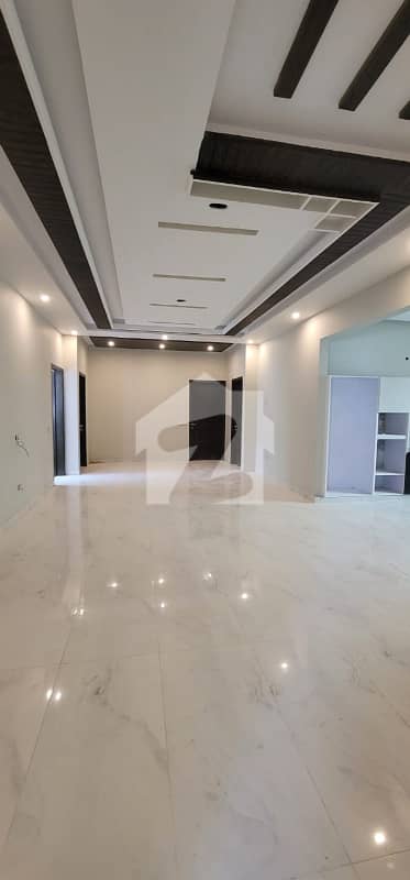 GROUND FLOOR 3 BED DD CORNER FOR RENT WELL MAINTAINED