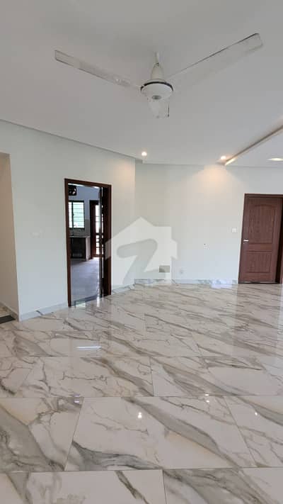 LUXURY APARTMENT FOR RENT IN ASKARI-5 LAHORE