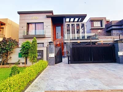 1 KANLA BEAUTIFUL HOUSE AVAILABLE FOR SALE IN A VERY HOT LOCATION IN PUNJAB COOP HOUSING SOCIETY BLOCK A