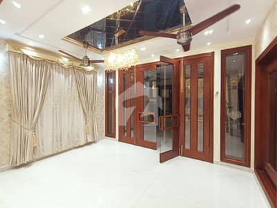 1 KANLA BEAUTIFUL HOUSE AVALABLE FOR SALE IN A VERY HOT LOCATION IN DHA 11 RAHBAR