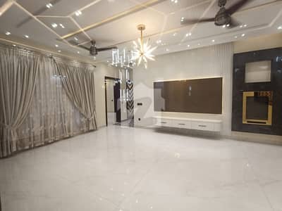 1 KANAL BEAUTIFUL HOUSE AVAILABLE FOR SALE IN A VERY HOT LOCATION IN PUNJAB COOP HOUSING SOCIETY BLOCK B