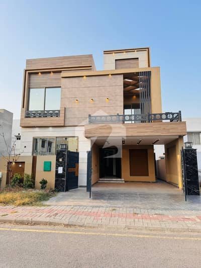 8 Marla Used House for Sale in C Block Phase 2 Bahria Orchard Rs. 2.65 Crore