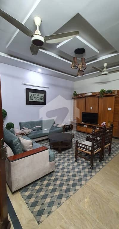 فیصل ٹاؤن - ایف ۔ 18 اسلام آباد میں 5 کمروں کا 8 مرلہ مکان 3.2 کروڑ میں برائے فروخت۔