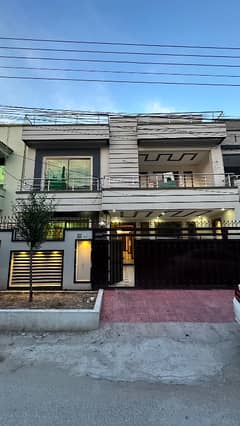 10 MARLA WELL MAINTAINED DOUBLE UNIT HOUSE AVAILABLE FOR SALE | 2 MIN DRIVING DISTANCE TO HIGHWAY | ALL FACILITIES AVAILABLE 10 MARLA WELL MAINTAINED DOUBLE UNIT HOUSE AVAILABLE FOR SALE | 2 MIN DRIVING DISTANCE TO HIGHWAY | ALL FACILITIES AVAILABLE
