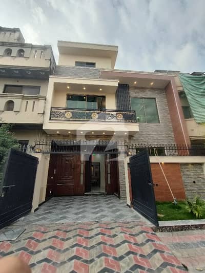 جی ۔ 13 اسلام آباد میں 4 کمروں کا 4 مرلہ مکان 4.0 کروڑ میں برائے فروخت۔