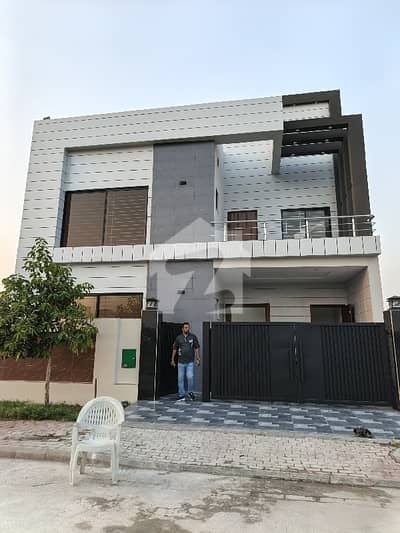 بحریہ آرچرڈ لاہور میں 4 کمروں کا 6 مرلہ مکان 1.9 کروڑ میں برائے فروخت۔