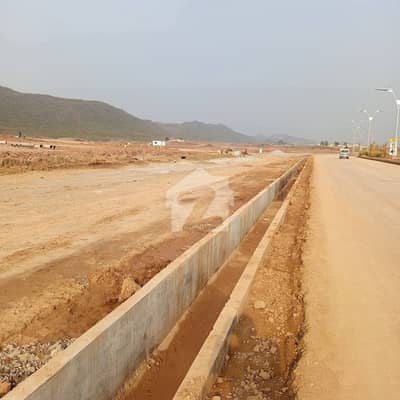 مارگلہ آرچرڈ اسلام آباد میں 5 مرلہ کمرشل پلاٹ 10.5 کروڑ میں برائے فروخت۔