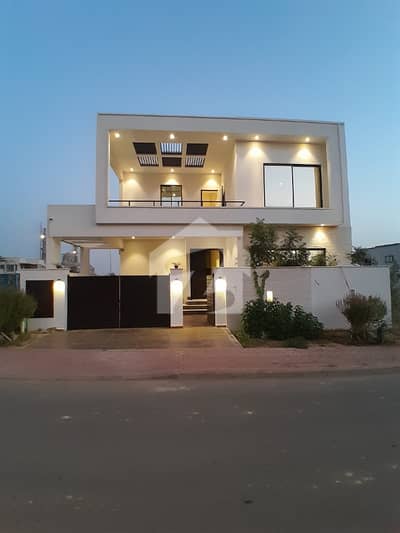 Ready To Move Best Location 272 Square Yard 5 Bedroom DDL Luxury Villa FOR SALE In Precinct 8