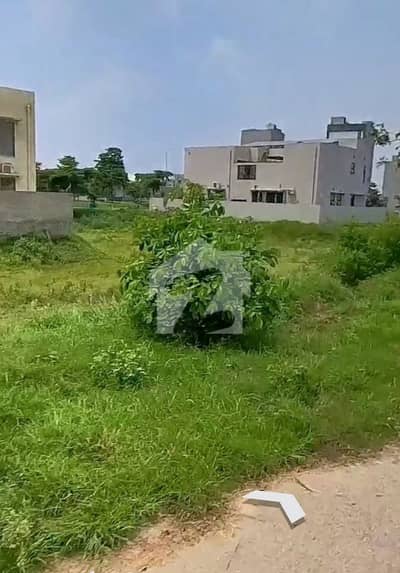 ڈی ایچ اے فیز 8 - بلاک یو فیز 8,ڈیفنس (ڈی ایچ اے),لاہور میں 1 کنال رہائشی پلاٹ 6.25 کروڑ میں برائے فروخت۔ ڈی ایچ اے فیز 8 - بلاک یو فیز 8,ڈیفنس (ڈی ایچ اے),لاہور میں 1 کنال رہائشی پلاٹ 6.25 کروڑ میں برائے فروخت۔