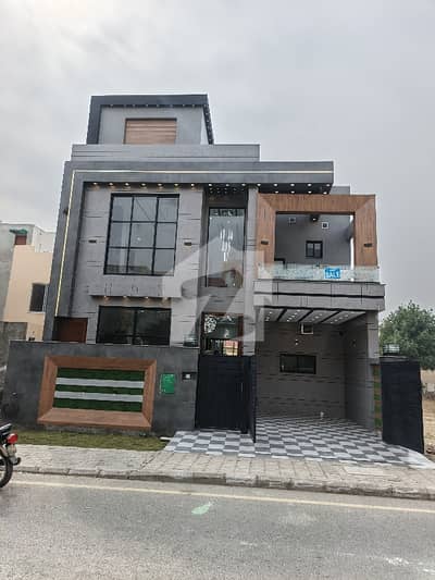 بحریہ آرچرڈ فیز 1 بحریہ آرچرڈ,لاہور میں 4 کمروں کا 5 مرلہ مکان 2.15 کروڑ میں برائے فروخت۔