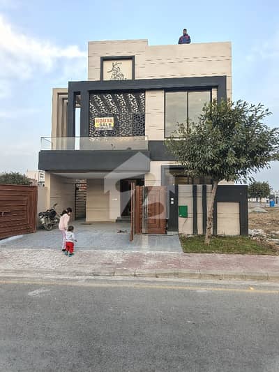 بحریہ آرچرڈ فیز 3 بحریہ آرچرڈ,لاہور میں 5 کمروں کا 8 مرلہ مکان 2.45 کروڑ میں برائے فروخت۔ بحریہ آرچرڈ فیز 3 بحریہ آرچرڈ,لاہور میں 5 کمروں کا 8 مرلہ مکان 2.45 کروڑ میں برائے فروخت۔