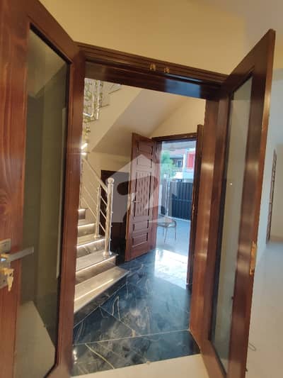 PHASE 3 BLOCK HOT LOCATION HOUSE FOR SALE PHASE 3 BLOCK HOT LOCATION HOUSE FOR SALE
