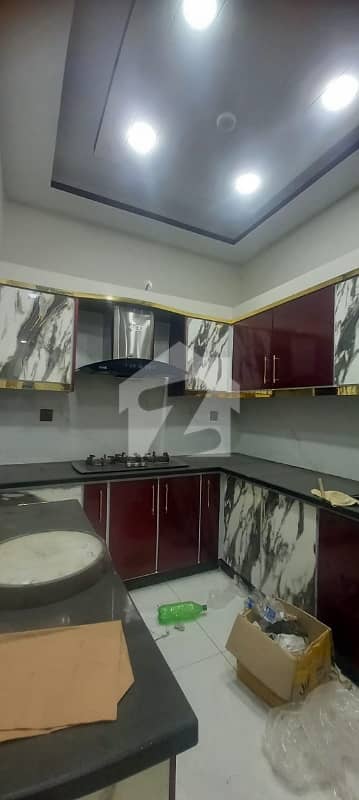 پی ای سی ایچ ایس بلاک 2 پی ای سی ایچ ایس,جمشید ٹاؤن,کراچی میں 4 کمروں کا 9 مرلہ بالائی پورشن 5.5 کروڑ میں برائے فروخت۔