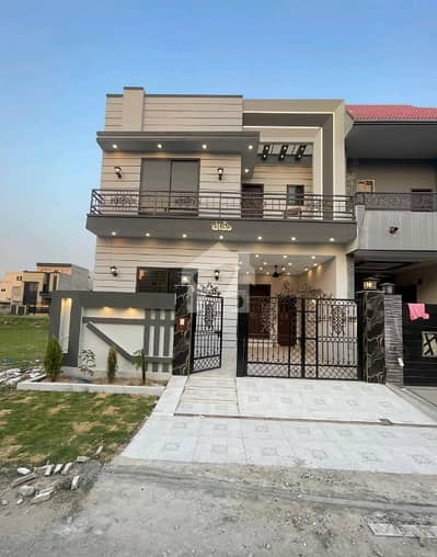 Prime Location 5 Marla House In Central Citi Housing Society For sale