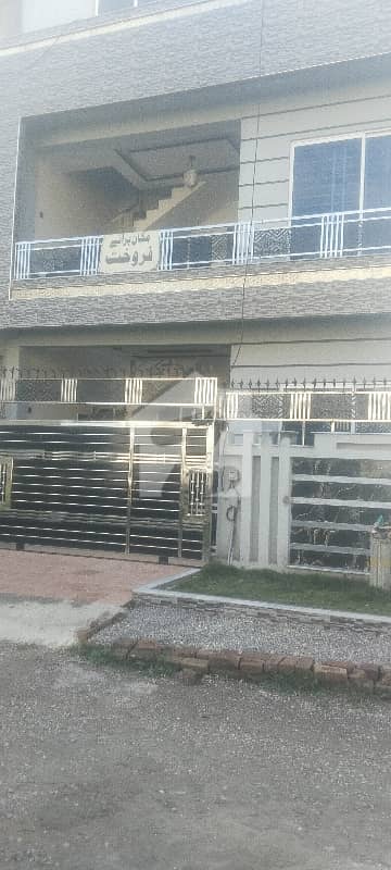 آئی ۔ 14/3 آئی ۔ 14,اسلام آباد میں 4 کمروں کا 5 مرلہ مکان 2.9 کروڑ میں برائے فروخت۔
