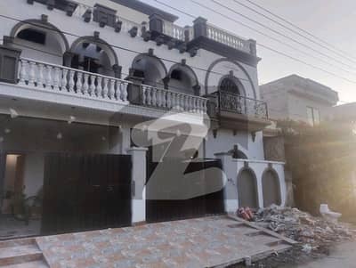 پی آئی اے ہاؤسنگ سکیم لاہور میں 5 کمروں کا 4 مرلہ مکان 2.5 کروڑ میں برائے فروخت۔