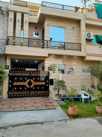 جوہر ٹاؤن فیز 2 جوہر ٹاؤن,لاہور میں 5 کمروں کا 5 مرلہ مکان 3.73 کروڑ میں برائے فروخت۔