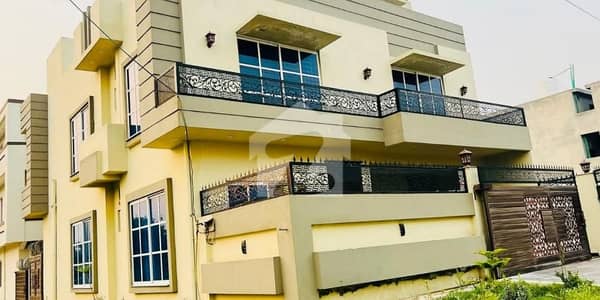 IDEALLY LOCATED CORNER HOUSE FOR SALE IDEALLY LOCATED CORNER HOUSE FOR SALE