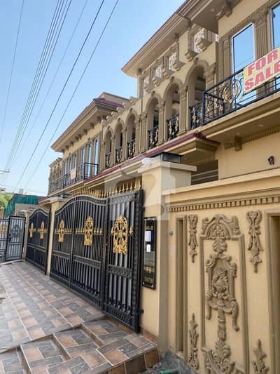 جوہر ٹاؤن لاہور میں 5 کمروں کا 10 مرلہ مکان 5.15 کروڑ میں برائے فروخت۔