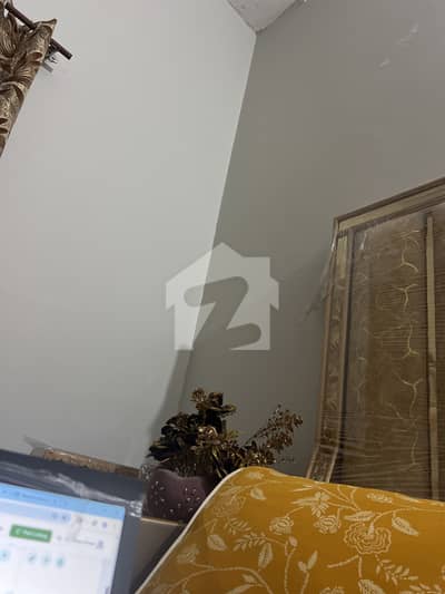 محافظ ٹاؤن لاہور میں 4 مرلہ Studio عمارت 2.8 کروڑ میں برائے فروخت۔