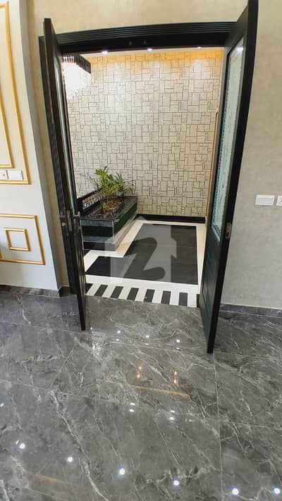 15 MARLA BRAND NEW LUXURY HOUSE FOR SALE 15 MARLA BRAND NEW LUXURY HOUSE FOR SALE