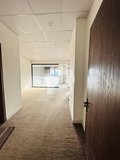 Semi Furnished Office 880 Sq Ft for Rent in Gulmohar Trade Center Main Boulevard Gulberg