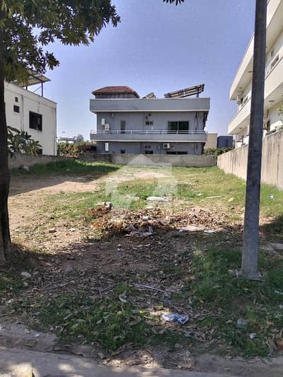 PRIME LOCATION ONE KANAL SOLID LAND LEVEL PLOT AVAIL FOR SALE