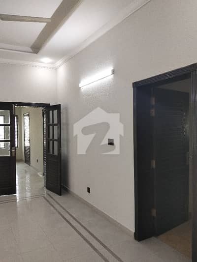 PRIME LOCATION LUSH CONDITION KANAL HOUSE AVAILABLE FOR RENT