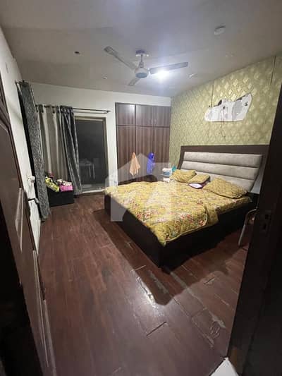 8 MARLA FIRST FLOOR HOT LOCATION with gas