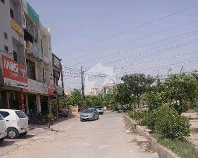 ایم اے جناح روڈ ملتان میں 6 مرلہ Studio عمارت 3.0 کروڑ میں برائے فروخت۔