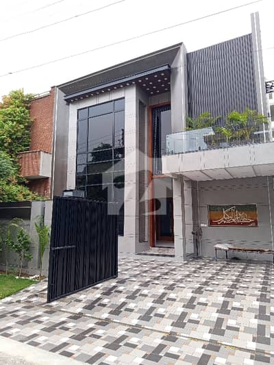 10 Marla Ultra-Modern House For Sale In Wapda Town Phase 1, Lahore