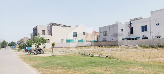 4 Kanal Plot For Sale Near Park In Executive Block In Paragon City Lahore